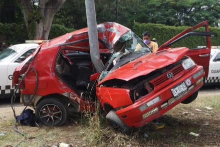 Mueren madre e hija en accidente automovilístico en Oaxaca conductor