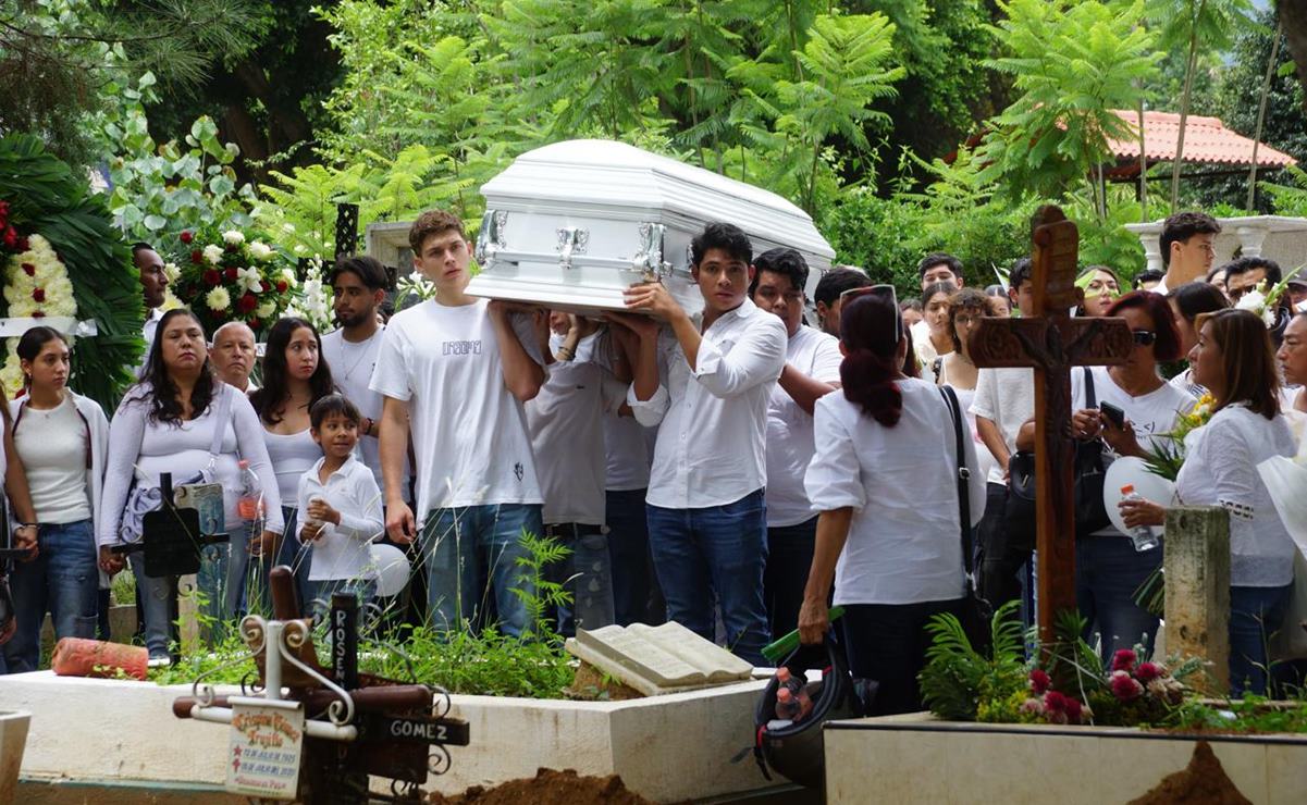 Con aplausos y porras despiden a Diego Paz, joven universitario asesinado en un alcoholímetro en Oaxaca