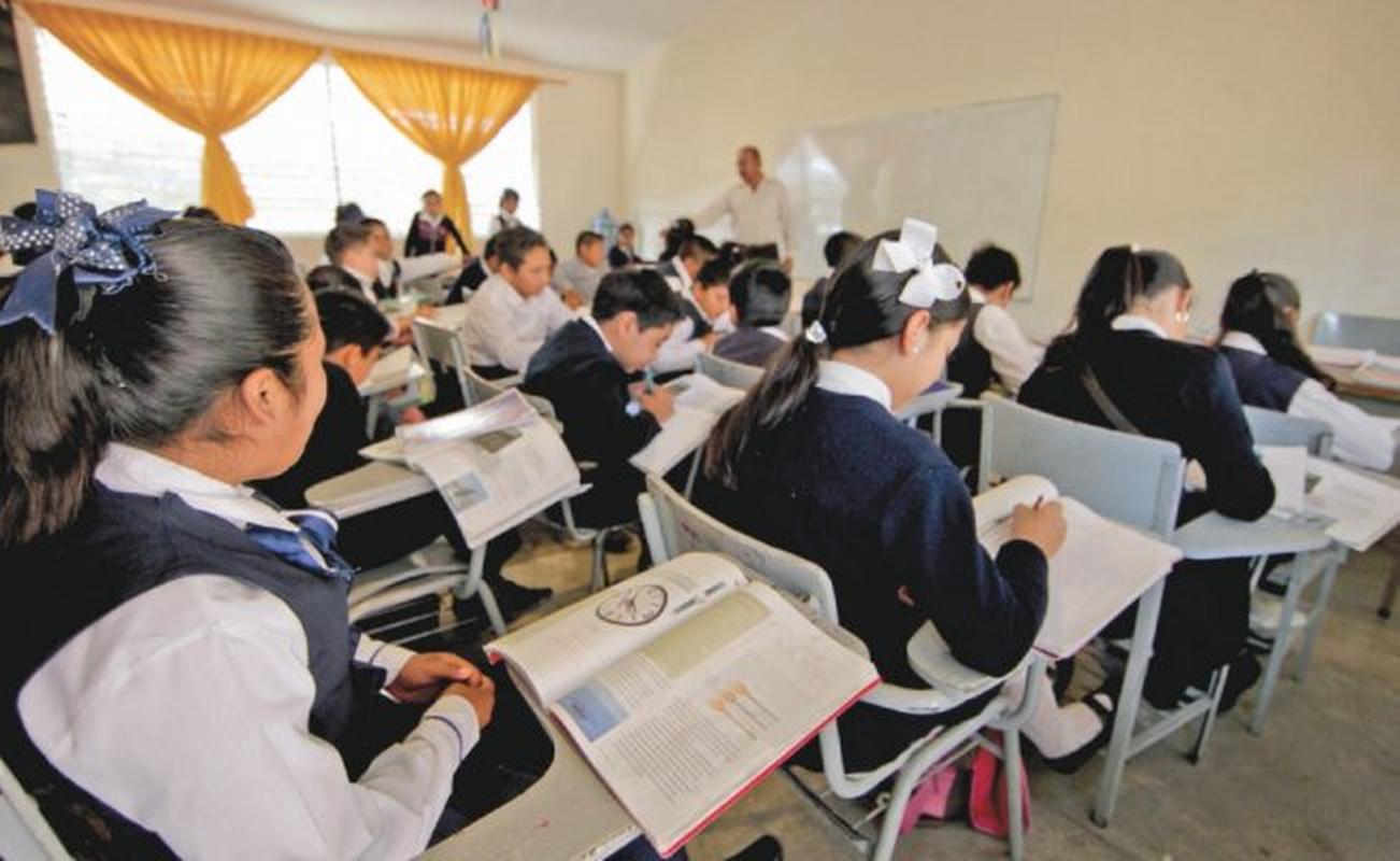 Recupera 4T historia y civismo en escuelas