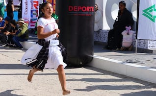 VIDEO: Ester Zárate, la joven que ganó un maratón descalza en el Trail de la Culturas de Tlaxiaco, Oaxaca