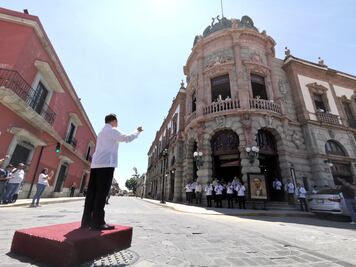 Rinden tributo a Macedonio Alcalá con flashmob del Dios Nunca Muere