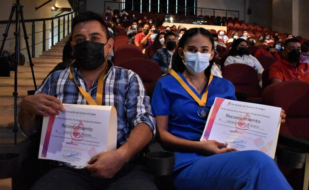 Oaxaca, cuarto lugar en donación voluntaria de sangre; entregan medallas a 30 donadores. Foto: SSO