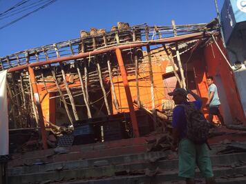 Viven familias tragedia en Pinotepa; claman por ayuda