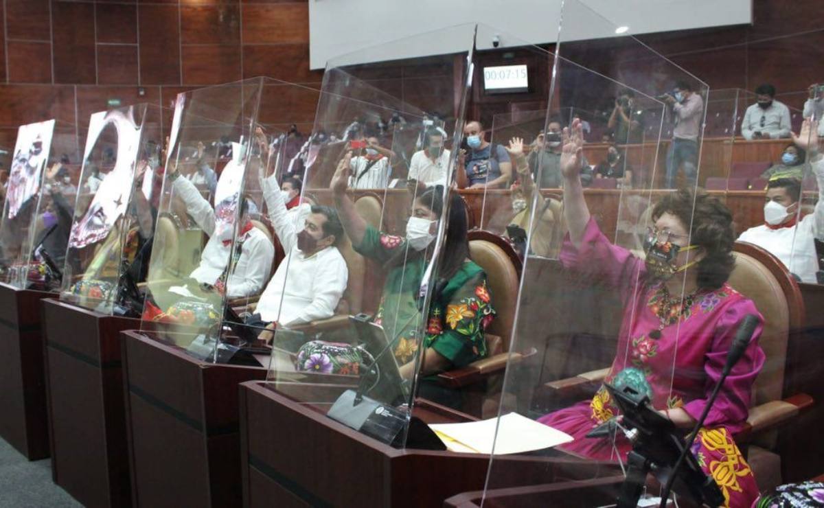 Dan en Oaxaca hasta 3 años de cárcel a patrones que obliguen a empleados a firmar hojas en blanco