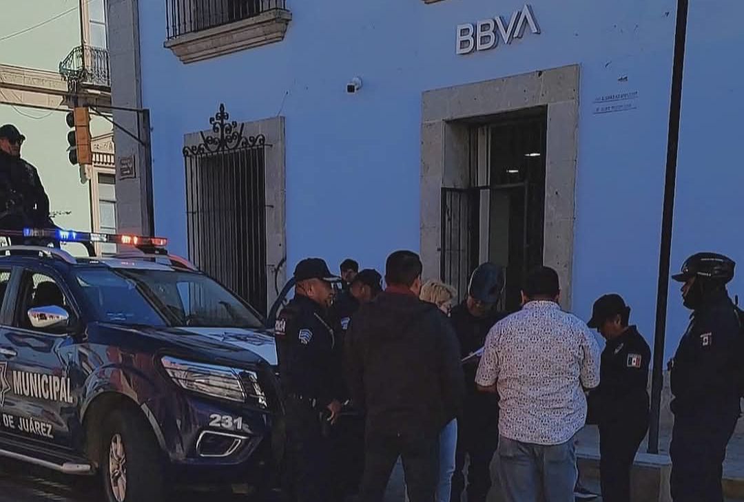 Investigan en Oaxaca robo de efectivo en una sucursal bancaria; mujeres iban a depositar 6 mdp
