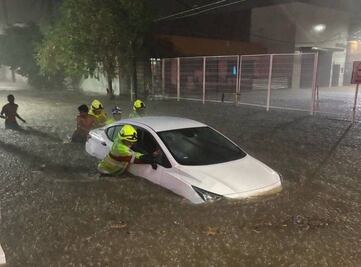 Lluvias causan inundaciones en municipios del Istmo de Oaxaca; prevén tormentas fuertes este día 