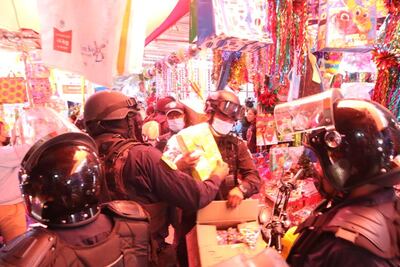 Decomisan 400 kilos de pirotecnia prohibida para su venta en la Central de Abasto de Oaxaca