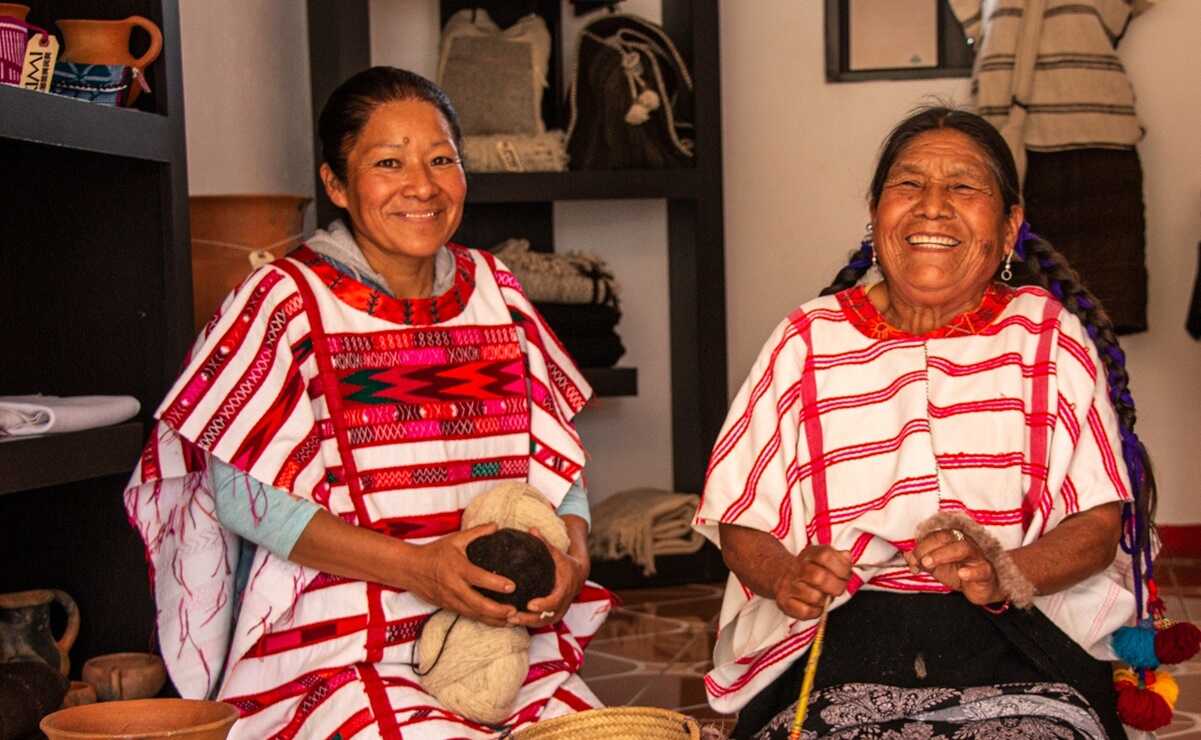 Mujeres de la Mixteca de Oaxaca desafían machismo y prejuicios para empoderarse con rescate de tejidos