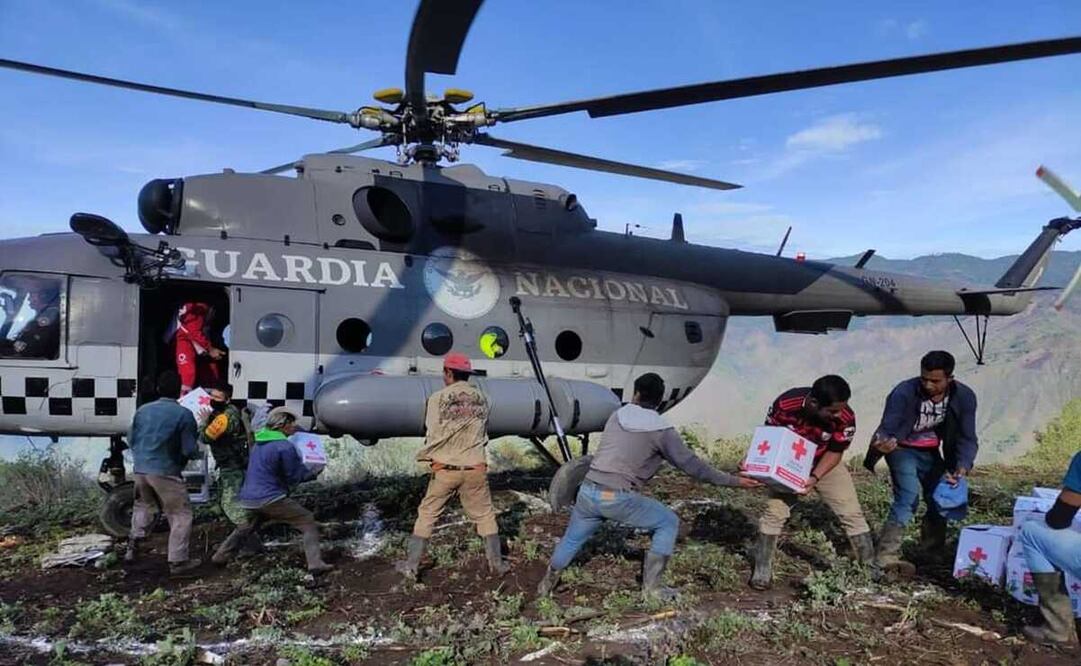 Los Ozolotepec recibieron ayuda humanitaria a casi una semana del paso de Agatha; denunciaron prioridad a zonas turísticas. Foto: Cortesía