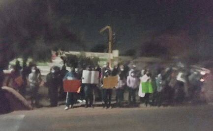 Extrabajadores de Salud de Oaxaca exigen reinstalación afuera de la mañanera de AMLO