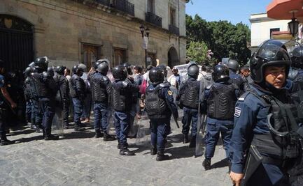Tras gases y golpes de policías estatales, acusan represión del gobierno de Oaxaca contra protestas