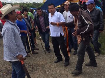 Retienen y atan a representante de Segego en bloqueo