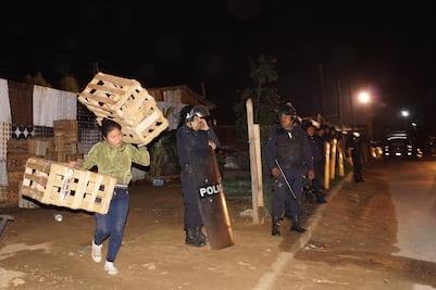 Desaloja  SSPO las riberas del  Atoyac; reubicarán ambulantes