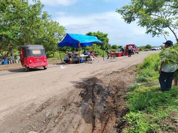 Acuerdan mesa de diálogo con pobladores de Reforma de Pineda, tras tres días de bloqueo carretero 