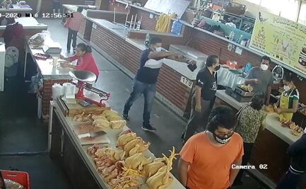 Asaltan a pareja de abuelitos en el Mercado de las Flores; les roban pensión