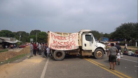Por conflicto en San Juan Mazatlán Mixe, se mantiene por cuarto día bloqueo en carretera Transístmica de Oaxaca