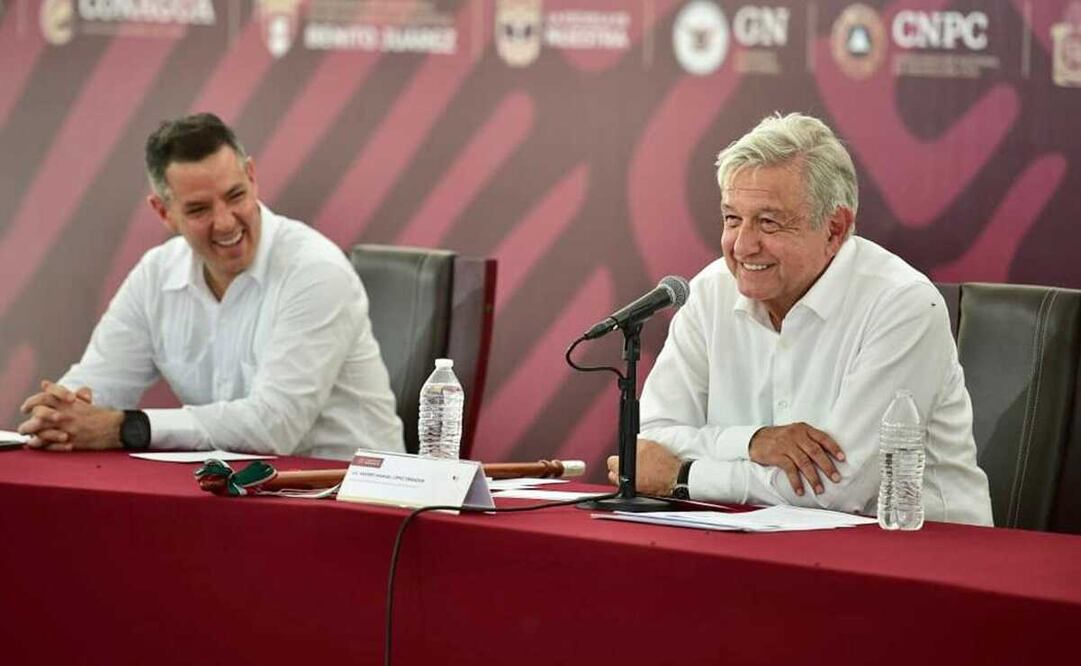 Anuncia AMLO basificación de 50 mil maestros de Oaxaca; propone homenaje a Murat. Foto: Especial