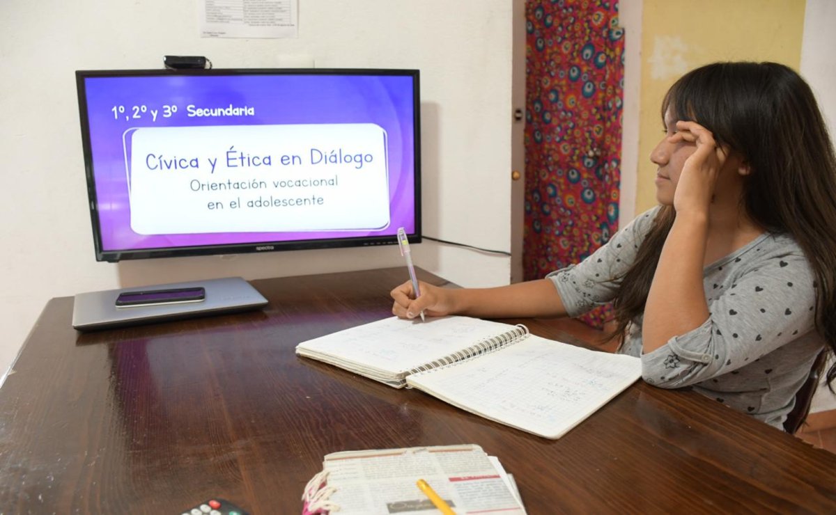 Con agradecimiento a maestros y padres de familia, se retoman clases a distancia en Oaxaca