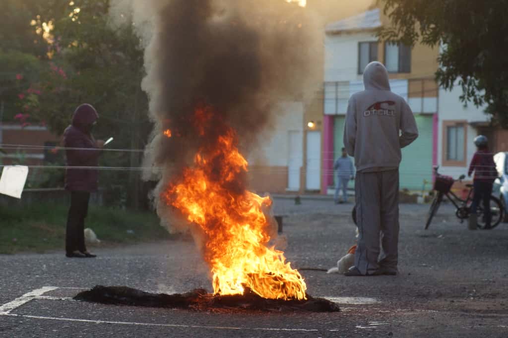 Se confrontan colonos y comerciantes en la ciudad de Oaxaca por la instalación de un tianguis 