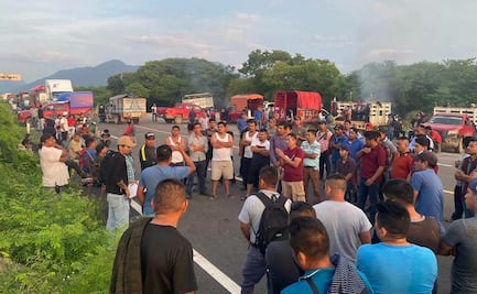 Por segundo día consecutivo, comunidades zapotecas y mixes bloquean la carretera federal 190 en el Istmo de Oaxaca