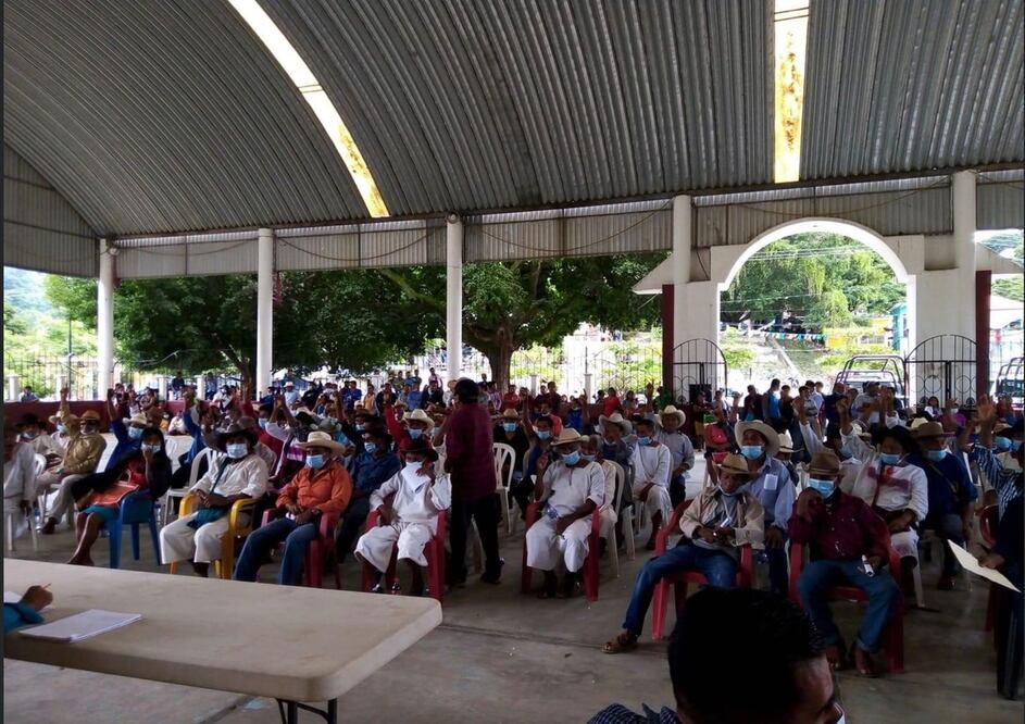 Asamblea de Ixtayutla, en la Costa de Oaxaca, toma palacio municipal para exigir justicia por asesinato de líder comunitario. Foto: Comisaria Comunal Santiago Ixtayutla