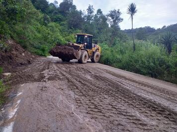Aumentan a 118 los caminos y tramos carreteros dañados por las lluvias que trajo Narda