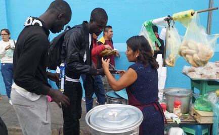 Extranjeros huyen de África por violencia y encuentran "polleros" y abusos en Oaxaca