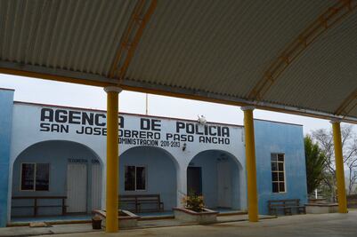 Con bloqueo carretero, desplazados de Paso Ancho buscan regresar a su hogar