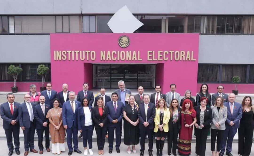 Reunión INE-Conago: Durazo pide libertad de expresión para AMLO... luego de que Jara pidiera excluir a reporteros. Foto: INE