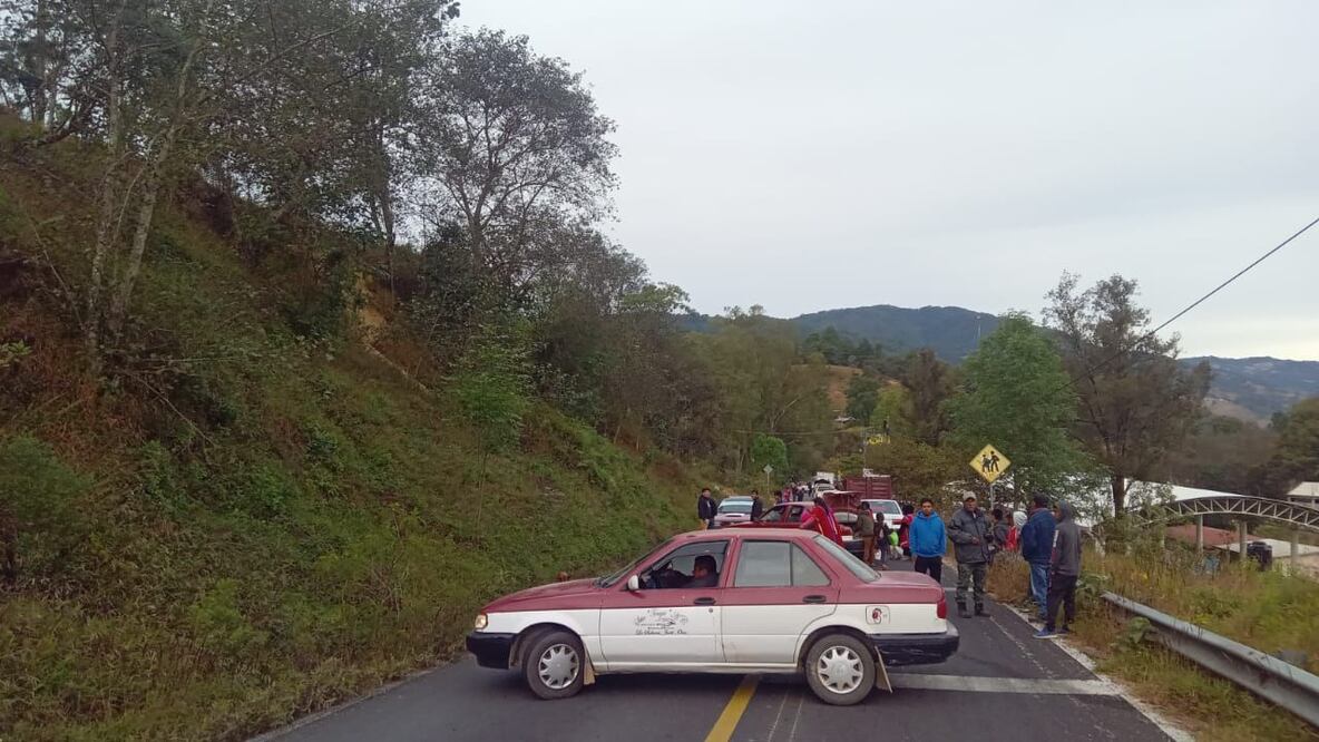 Atacan al líder de MULTI en la Mixteca de Oaxaca; Inician bloqueo carretero Juxtlahuaca- Carrizal. Foto: Especial