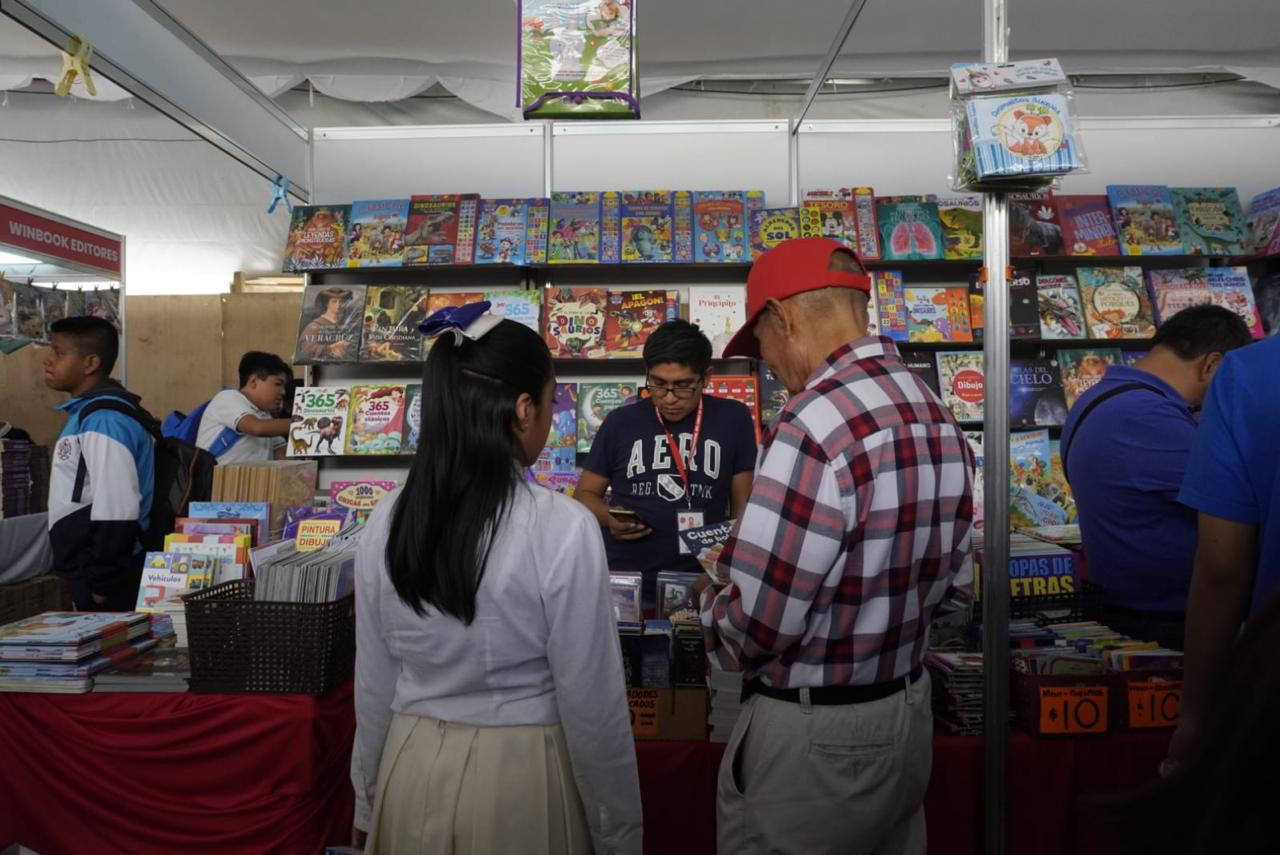 Tras 6 años y sin revelar inversión pública, regresa Feria del Libro al zócalo de Oaxaca