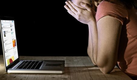 Denuncian a dos maestros de La Salle Oaxaca por acoso sexual contra una alumna en clase en línea