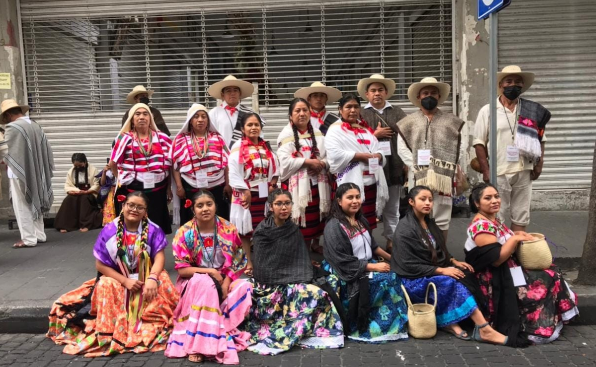 Participan por primera vez mixtecos de Oaxaca en desfile por el 111 Aniversario de la Revolución