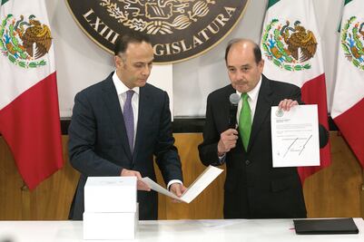 Congreso en crisis recibe Informe de Peña Nieto