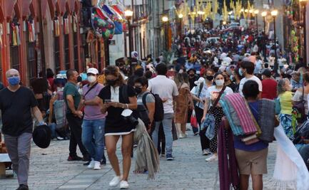 Panteones permanecen cerrados, pero multitudes se reúnen en Oaxaca aumentando riesgo de contagio de Covid-19