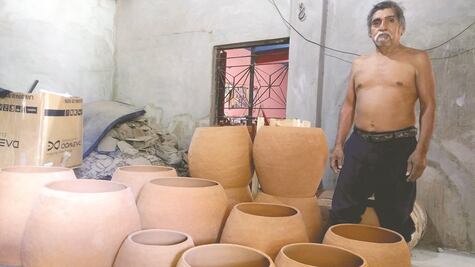 Alfareros de Juchitán resisten ante crisis de totoperas y tortilleras tradicionales