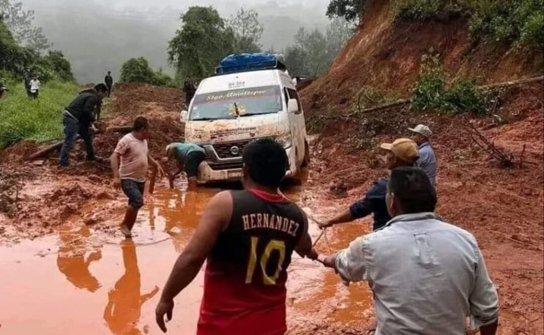 Deslaves dejan incomunicadas a decenas de comunidades de la Mixteca y Sierra Sur de Oaxaca. Fotos: Especiales