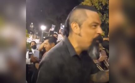 Sorprende Dr. Shenka, de Panteón Rococó, con palomazo en el Zócalo de la ciudad Oaxaca