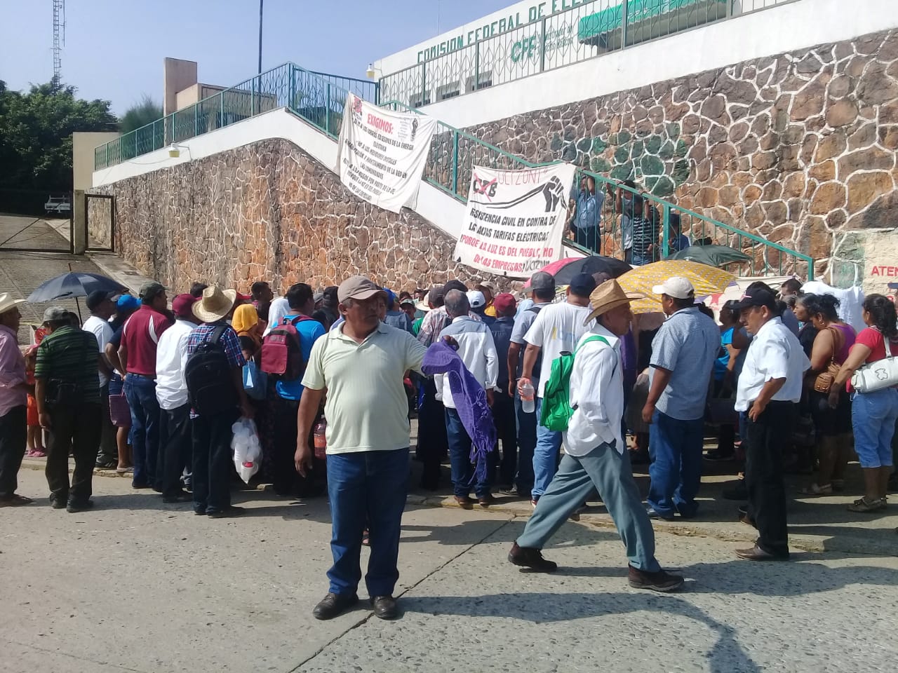 “CFE criminaliza la exigencia de pueblos del Istmo por cuotas justas”