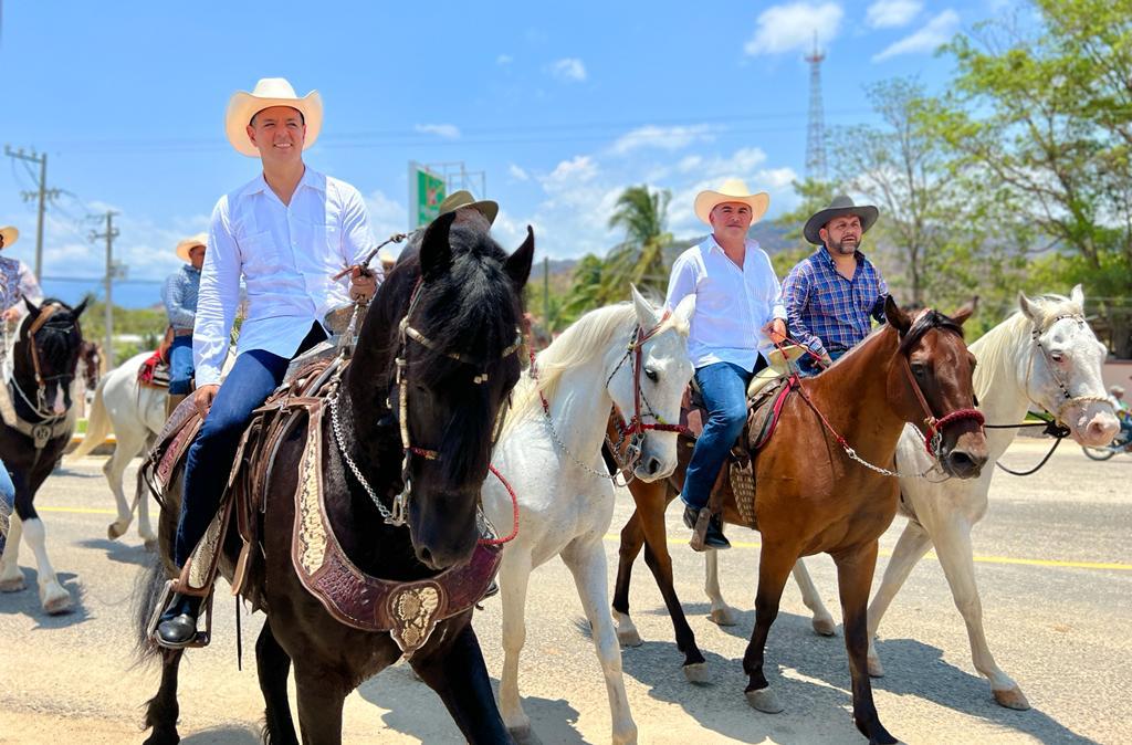 Con cabalgata, inaugura Murat Expo Ganadera y Agrícola de Río Grande, en la Costa de Oaxaca