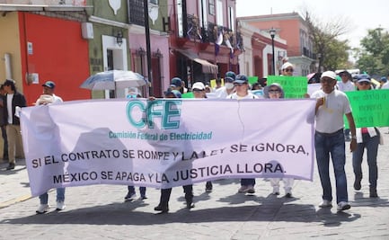 Marchan trabajadores jubilados y pensionados de la CFE contra reforma a las “pensiones doradas”