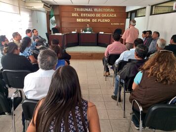 Ordenan a magistrados electorales de Oaxaca dictar sentencia sobre violencia política contra síndica