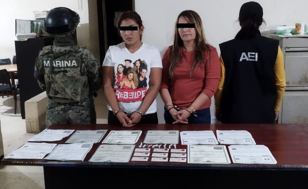 Aseguran a 18 migrantes y detiene a dos mujeres con documentos falsos en Oaxaca. Foto: Especial