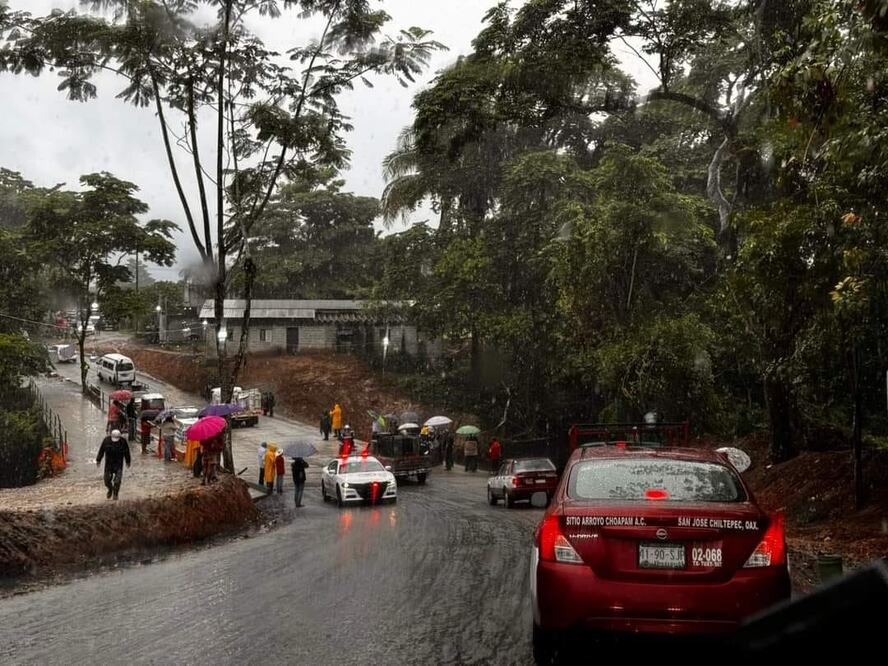 Inauguran obra sin concluir en tramo que conecta a Tuxtepec con la Ciudad de Oaxaca