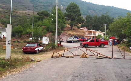 Segundo día de bloqueo en Mixteca de Oaxaca; “habrá paso hasta que desplazados regresen a Tierra Blanca”, sentencian
