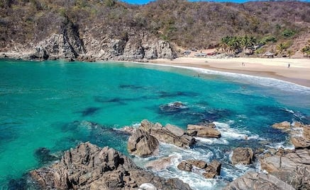 Bahía de Tembo, la misteriosa playa de Oaxaca con una alberca natural