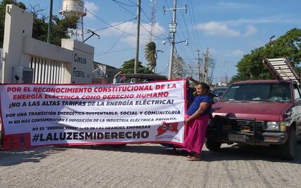 Mujeres de San Blas protestaron por altos cobros de CFE
