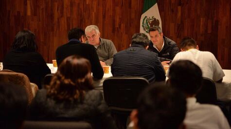 Acuerdan gobierno y SNTSA llevar peticiones a la Federación