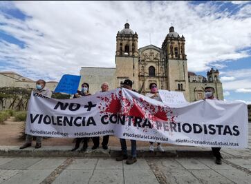 Periodistas de Oaxaca exigen alto a ataques; piden a AMLO dejar de usar mañanera como “hoguera” contra opositores