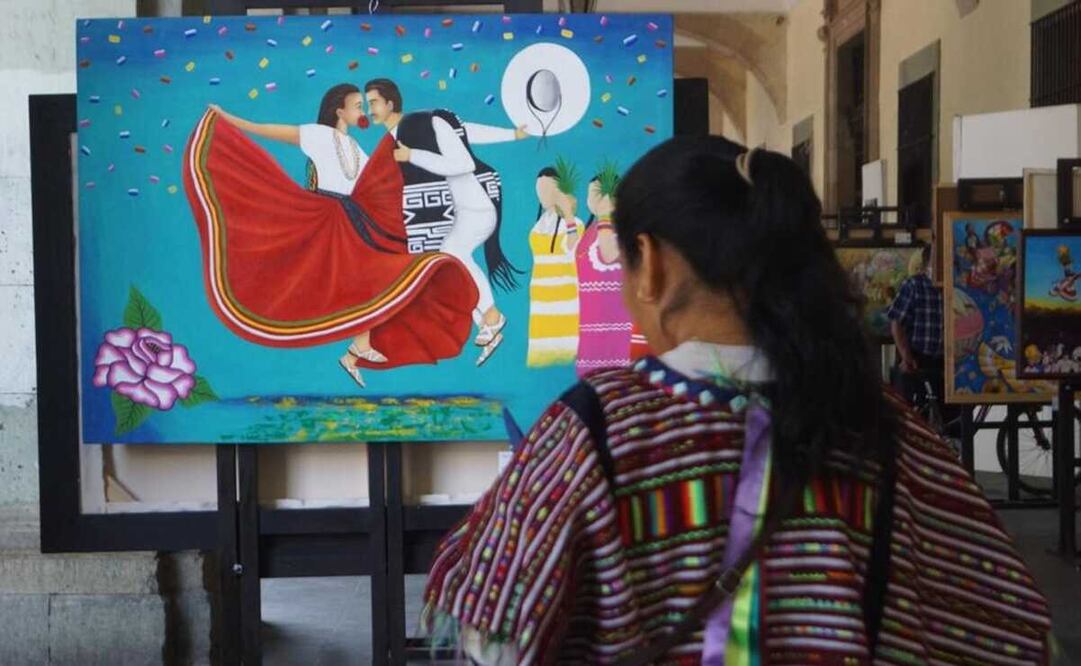 Exponen en Palacio de Gobierno de Oaxaca las 75 obras que buscan ser imagen de la Guelaguetza 2023. Fotos: Edwin Hernández